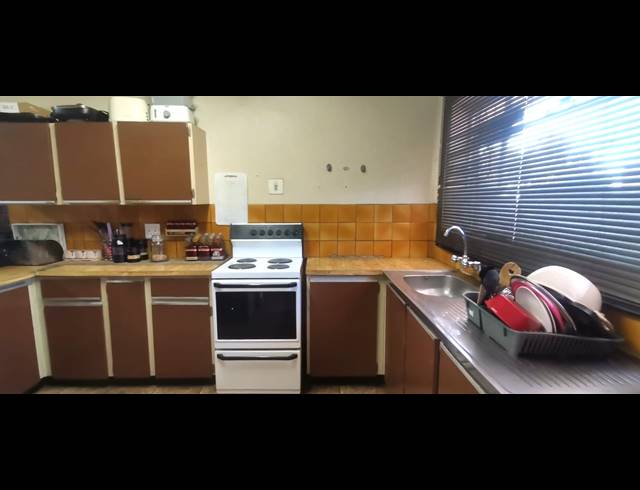 2 BEDROOM FLAT FOR SALE IN VEREENIGING CENTRAL